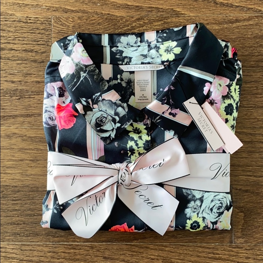 Victoria’s Secret satin pajama set - size M